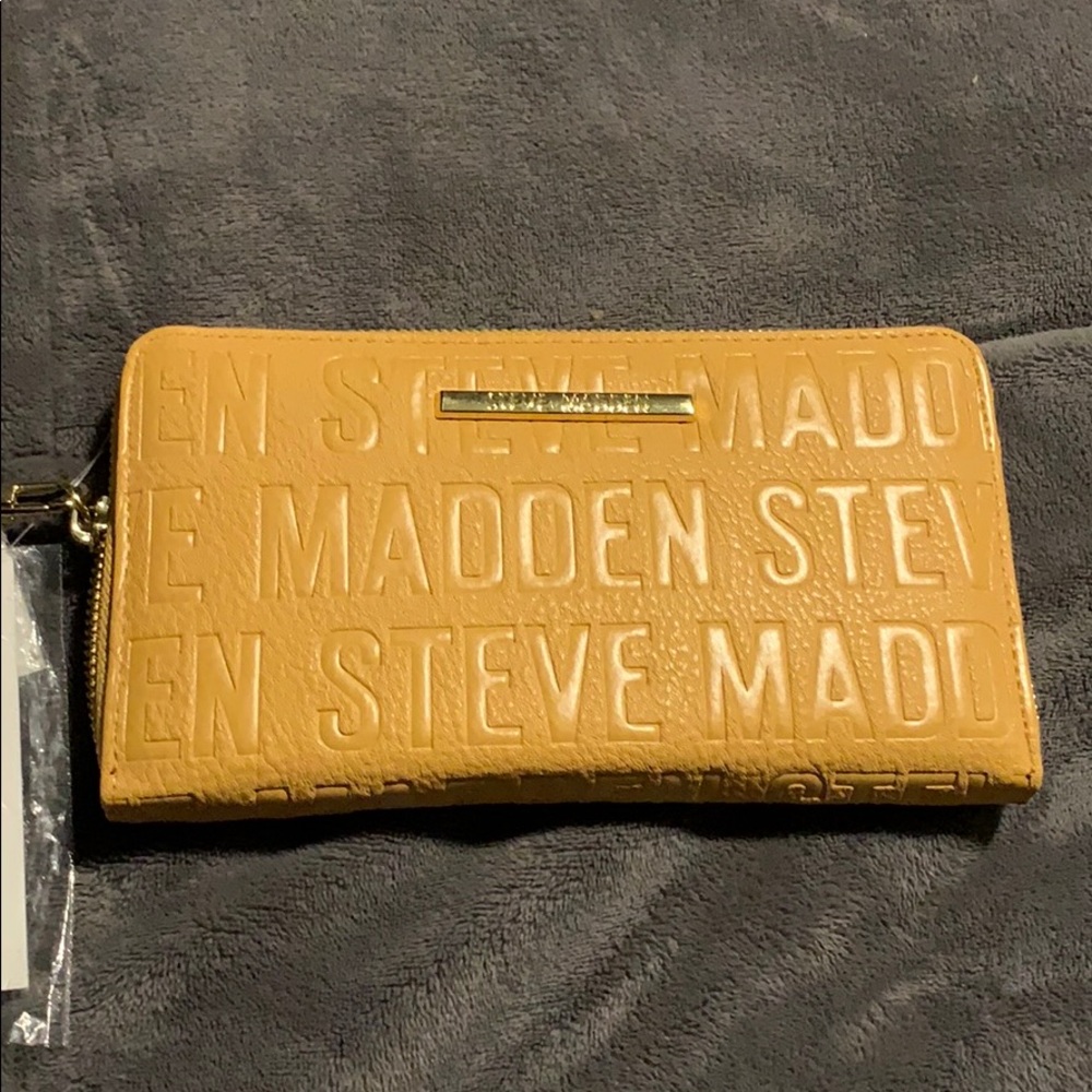 BNWT STEVE MADDEN LOGO WALLET